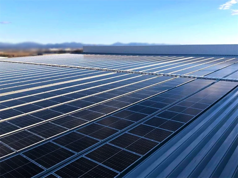 産業用蓄電池_自家消費型太陽光発電_工場屋根設置