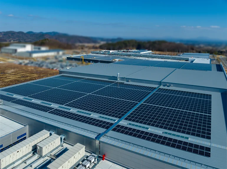 産業用蓄電池_自家消費型太陽光発電_工場屋根設置