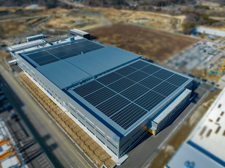産業用蓄電池_自家消費型太陽光発電_工場屋根設置
