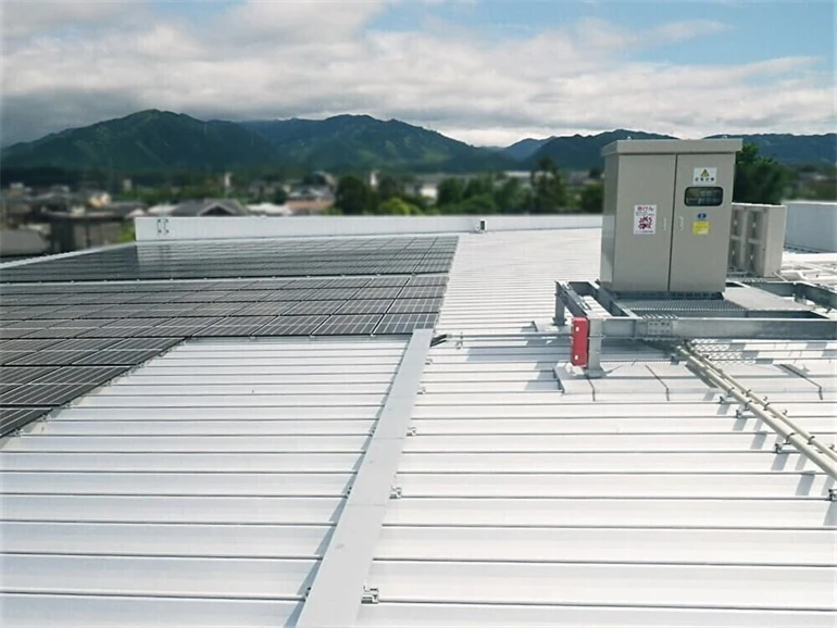 施工事例_自家消費型太陽光_鹿児島県出水市_某大手乳幼児用品チェーンNS店