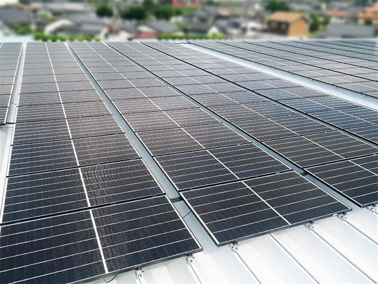 施工事例_自家消費型太陽光_鹿児島県出水市_某大手乳幼児用品チェーンNS店