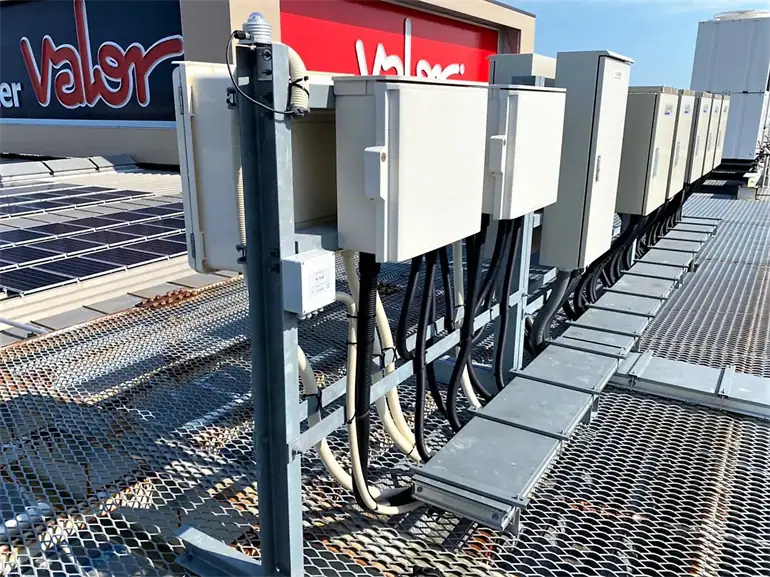 バロー羽島インター店_自家消費型太陽光発電システム改修