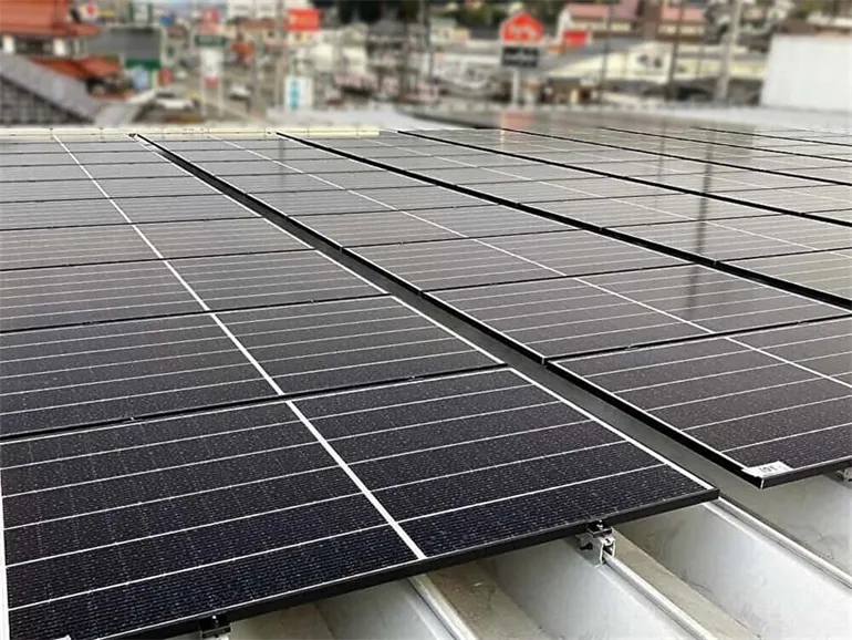 導入事例_自家消費型太陽光_広島県三次市_某大手乳幼児用品チェーンNM店
