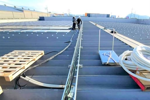 自家消費型太陽光発電_施工風景