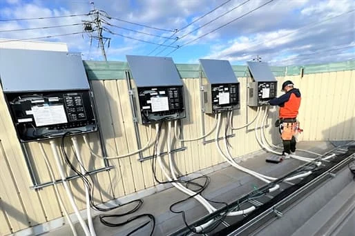 自家消費型太陽光発電_施工風景