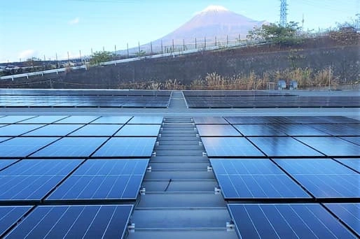 自家消費型太陽光発電_施工風景
