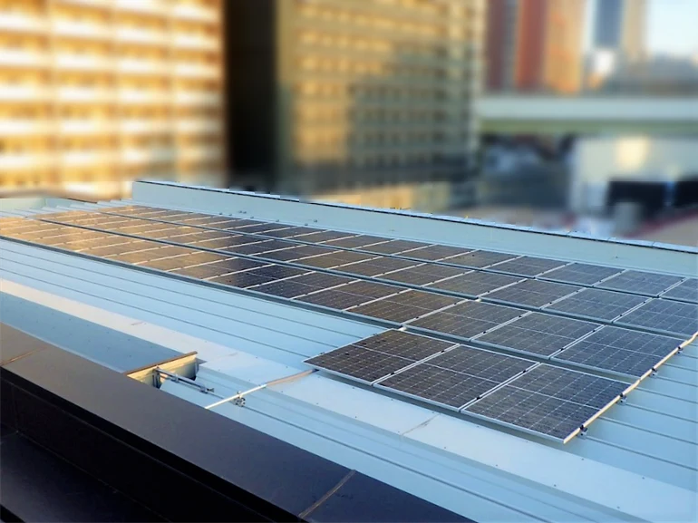 大阪市商業施設_屋根上_自家消費型太陽光発電