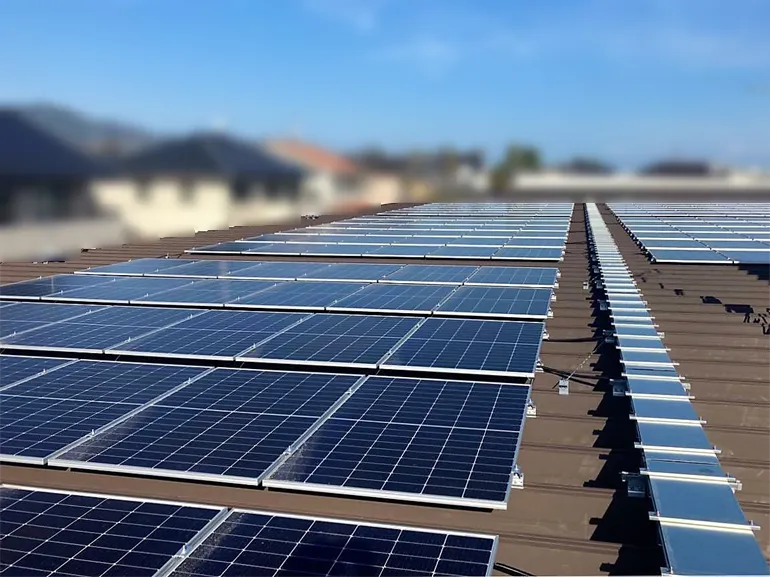 自家消費型太陽光発電_スーパーマーケット屋根上
