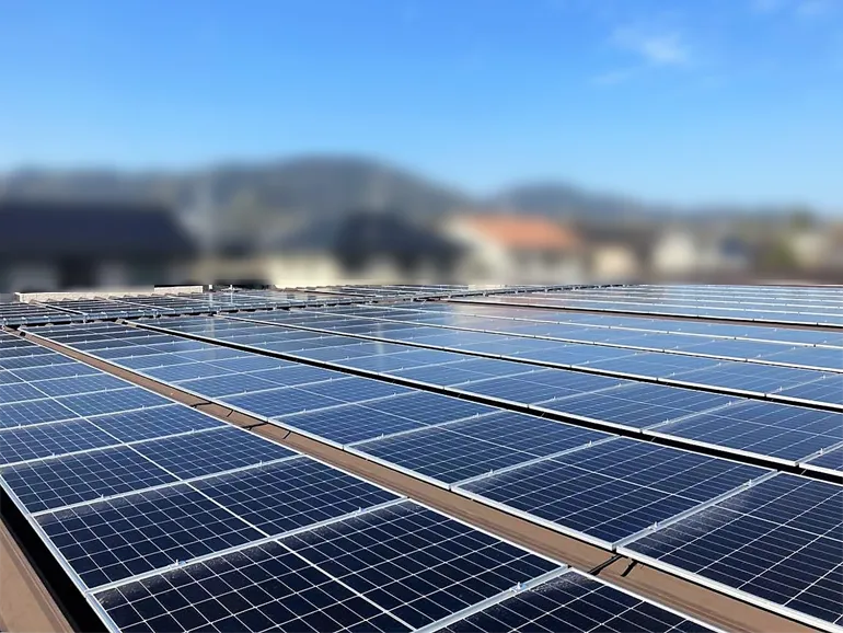 自家消費型太陽光発電_スーパーマーケット屋根上
