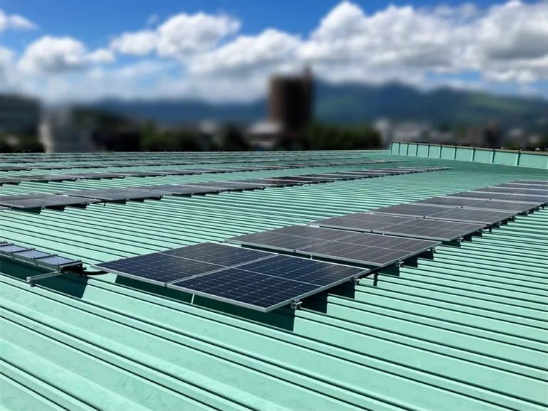 スーパー屋根上太陽光発電設備導入事例_大分県