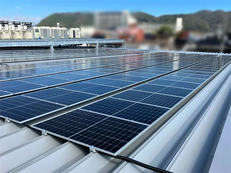 完全自家消費型太陽光発電導_商業施設屋根上_広島県三次市