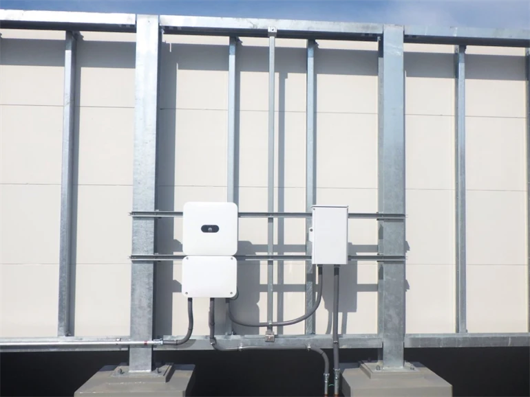 厚木市_レクリエーションセンター屋根上_完全自家消費型太陽光発電